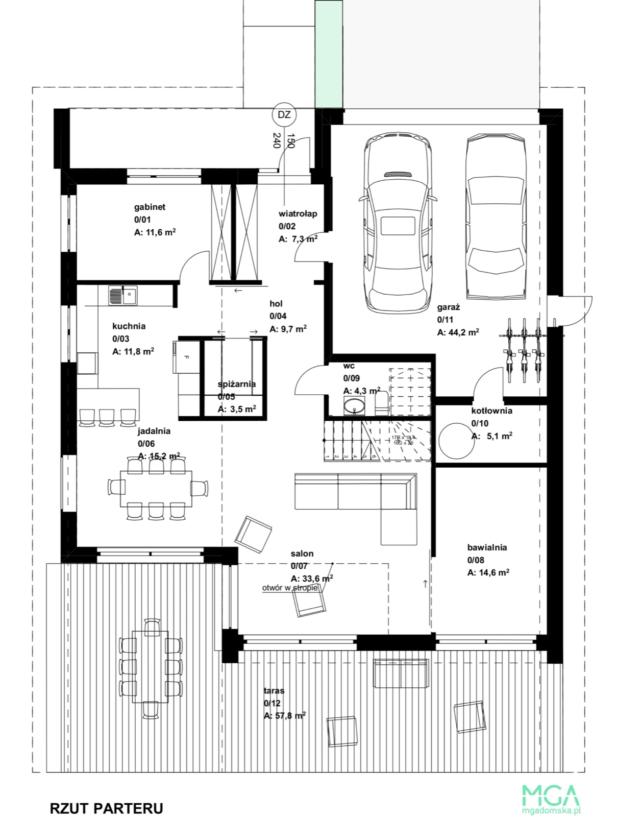Rzut parteru – otwarta strefa dzienna (salon, jadalnia, kuchnia ze spiżarnią), garaż dwustanowiskowy, kotłownia, bawialnia, taras zewnętrzny ok. 58 m²